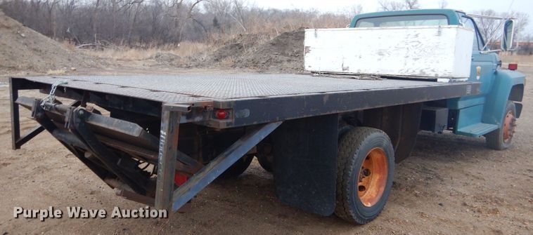 image for item KS9313 1991 Ford F600  flatbed truck