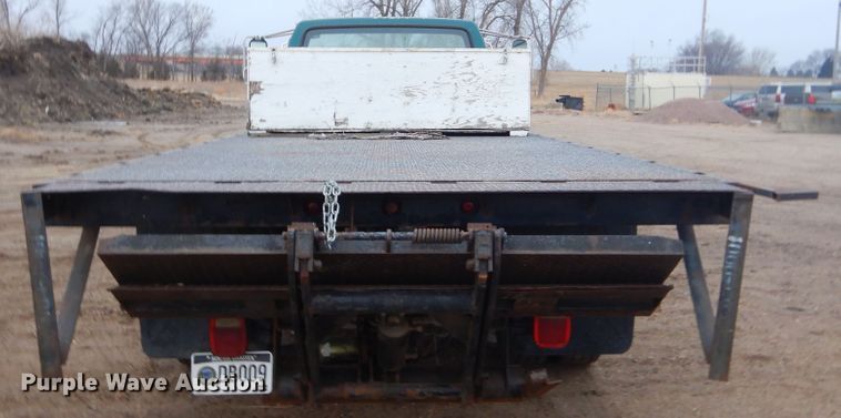 image for item KS9313 1991 Ford F600  flatbed truck