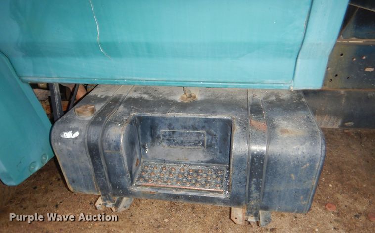 image for item KS9313 1991 Ford F600  flatbed truck