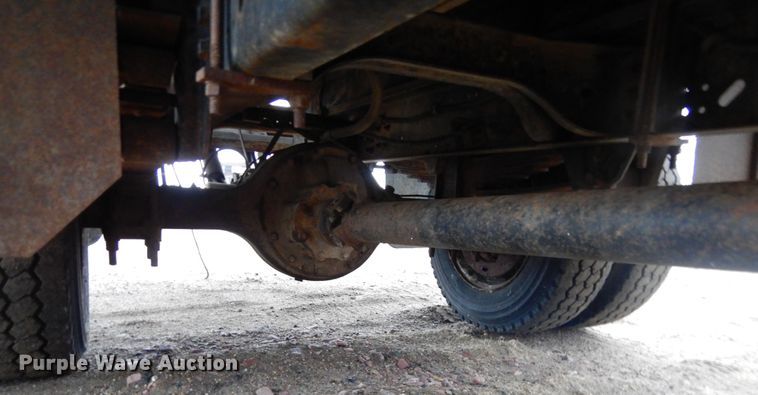 image for item KS9313 1991 Ford F600  flatbed truck