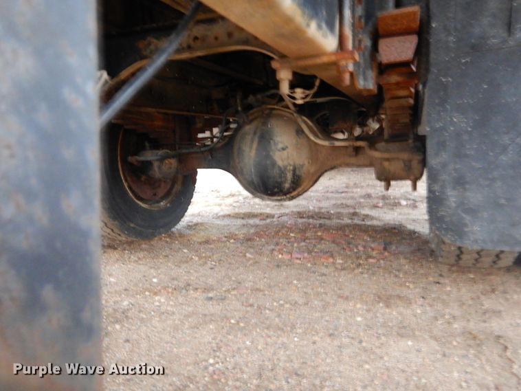 image for item KS9313 1991 Ford F600  flatbed truck