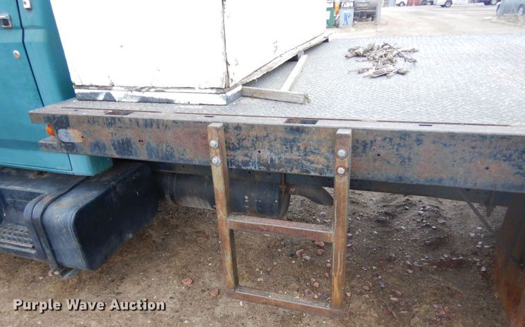 image for item KS9313 1991 Ford F600  flatbed truck