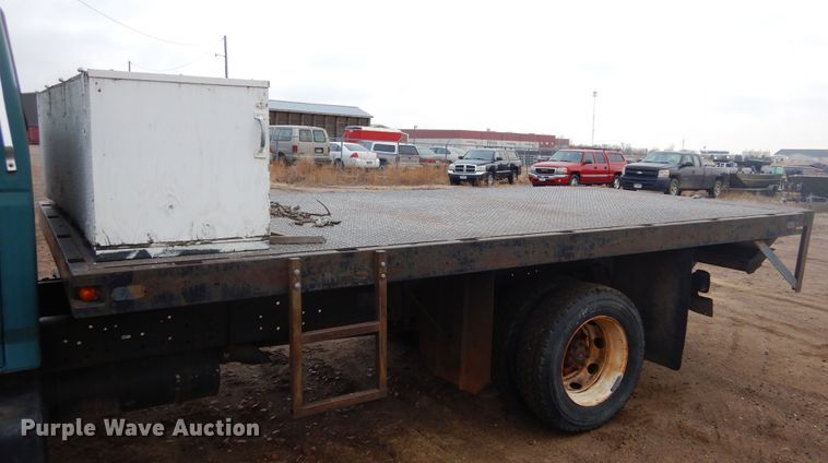 image for item KS9313 1991 Ford F600  flatbed truck
