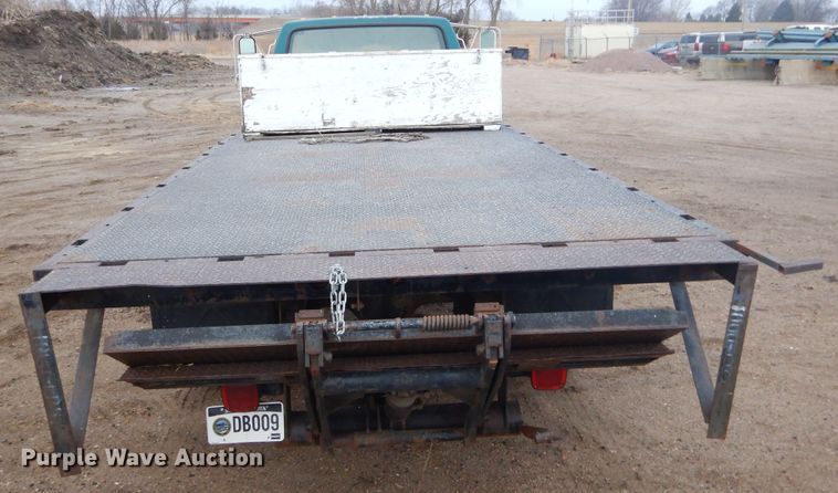 image for item KS9313 1991 Ford F600  flatbed truck