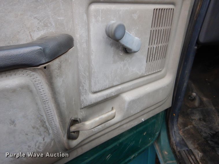 image for item KS9313 1991 Ford F600  flatbed truck