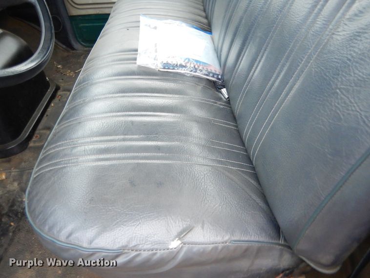 image for item KS9313 1991 Ford F600  flatbed truck