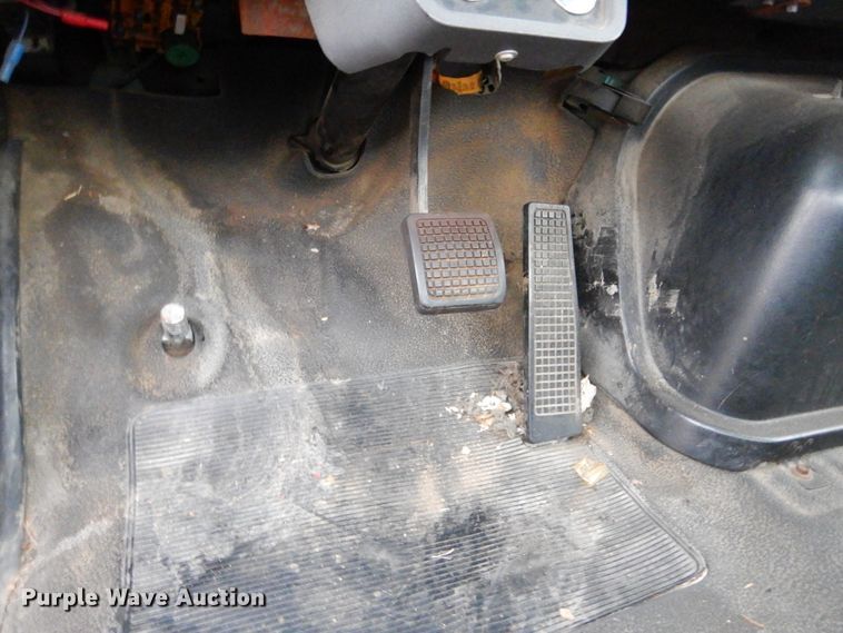 image for item KS9313 1991 Ford F600  flatbed truck