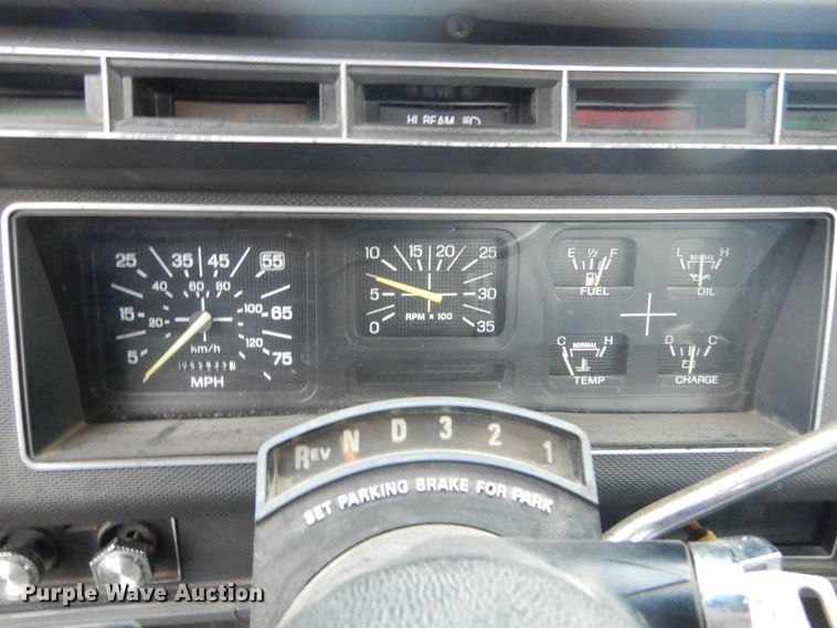 image for item KS9313 1991 Ford F600  flatbed truck