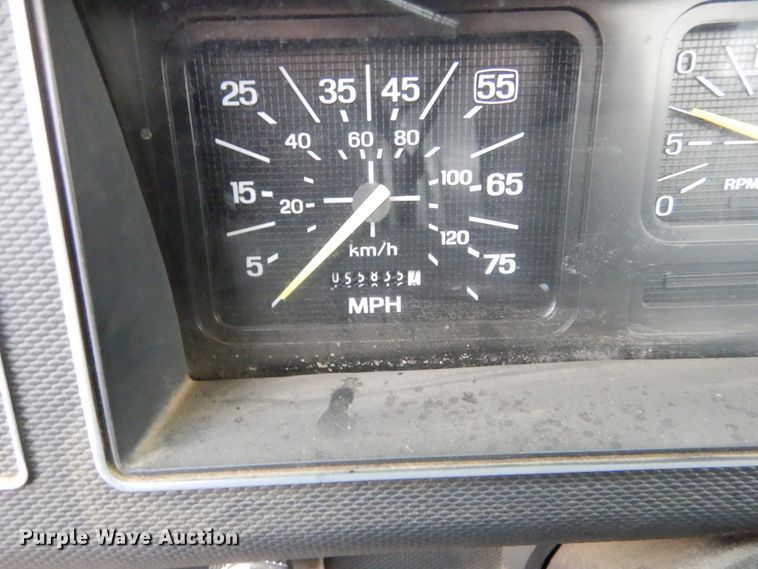 image for item KS9313 1991 Ford F600  flatbed truck