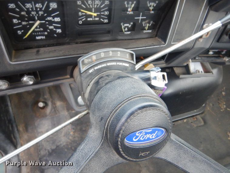 image for item KS9313 1991 Ford F600  flatbed truck