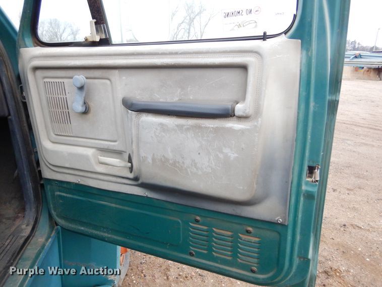 image for item KS9313 1991 Ford F600  flatbed truck