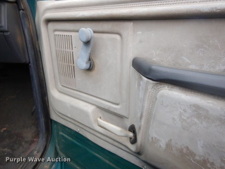 image for item KS9313 1991 Ford F600  flatbed truck