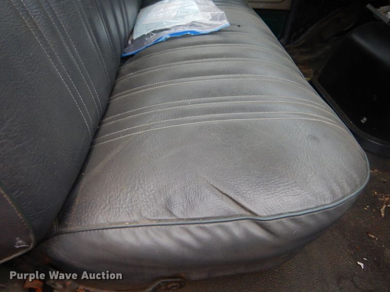 image for item KS9313 1991 Ford F600  flatbed truck