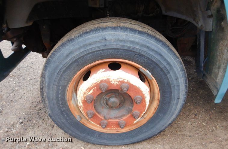 image for item KS9313 1991 Ford F600  flatbed truck