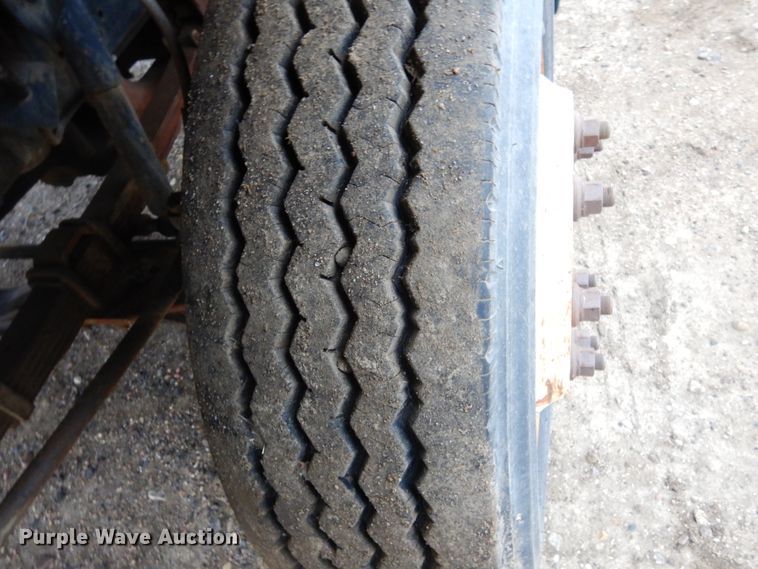 image for item KS9313 1991 Ford F600  flatbed truck