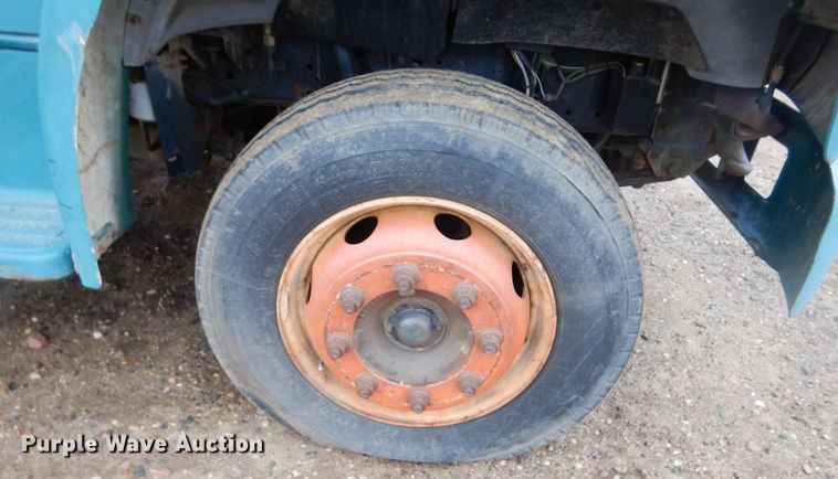 image for item KS9313 1991 Ford F600  flatbed truck