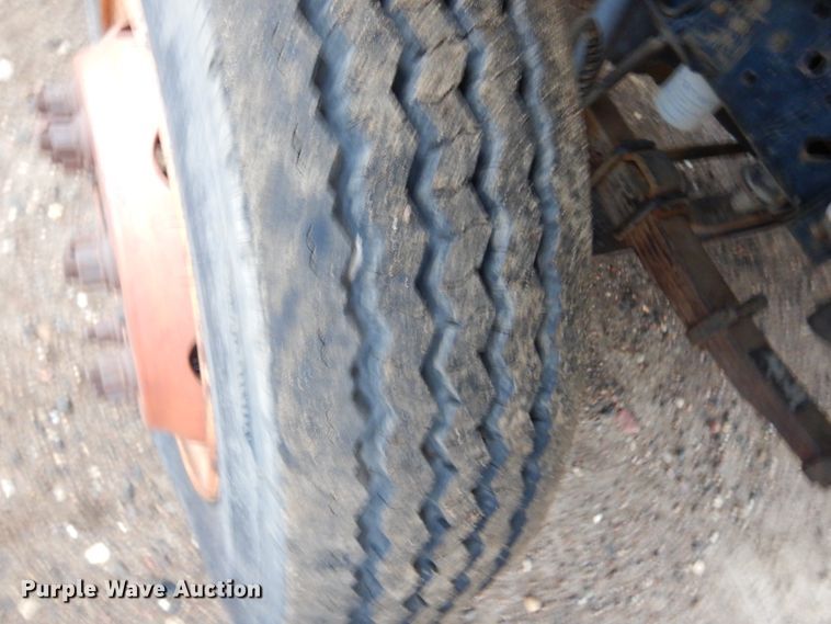 image for item KS9313 1991 Ford F600  flatbed truck