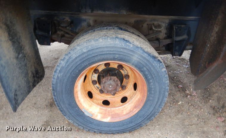 image for item KS9313 1991 Ford F600  flatbed truck