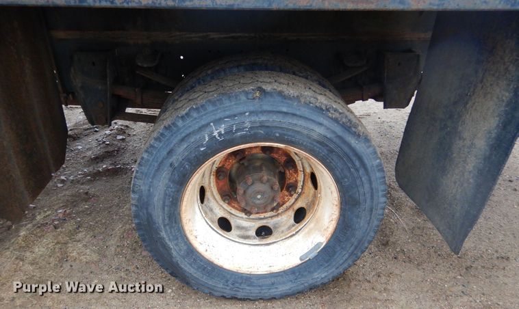 image for item KS9313 1991 Ford F600  flatbed truck