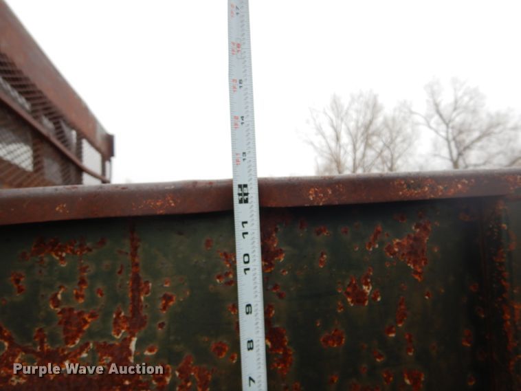 image for item KS9314 1982 International 1724  flatbed truck