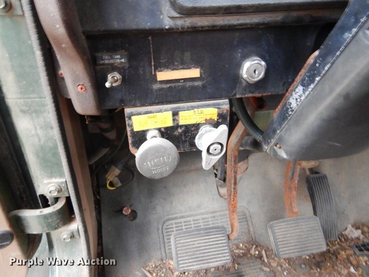 image for item KS9314 1982 International 1724  flatbed truck