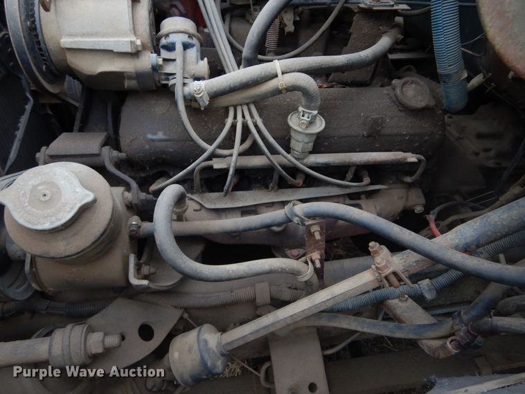 image for item KS9314 1982 International 1724  flatbed truck