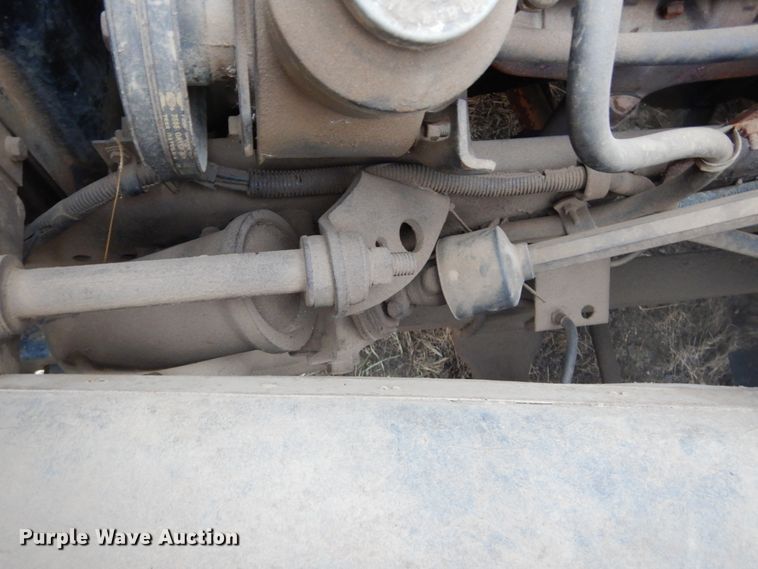 image for item KS9314 1982 International 1724  flatbed truck