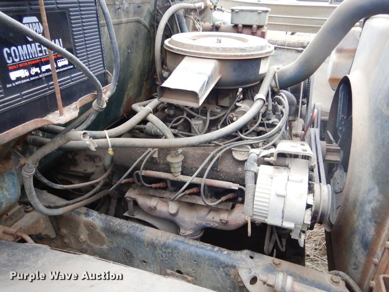 image for item KS9314 1982 International 1724  flatbed truck