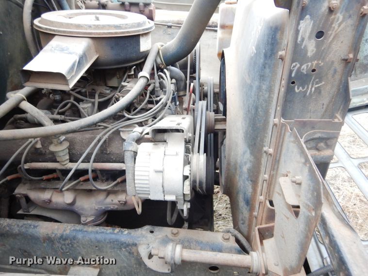 image for item KS9314 1982 International 1724  flatbed truck