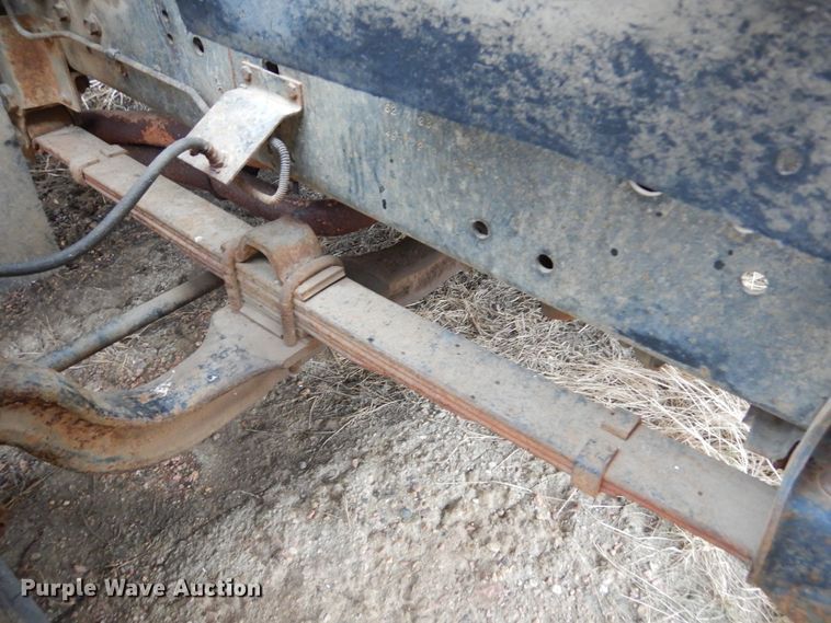 image for item KS9314 1982 International 1724  flatbed truck