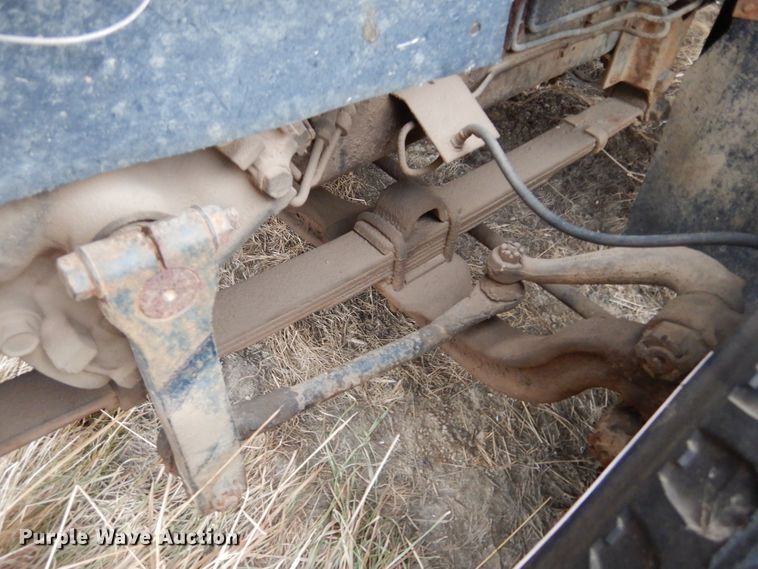 image for item KS9314 1982 International 1724  flatbed truck