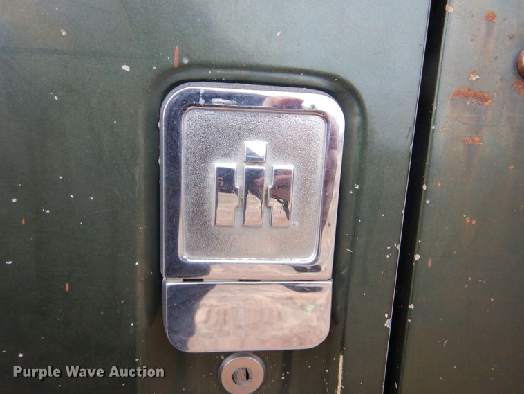 image for item KS9314 1982 International 1724  flatbed truck