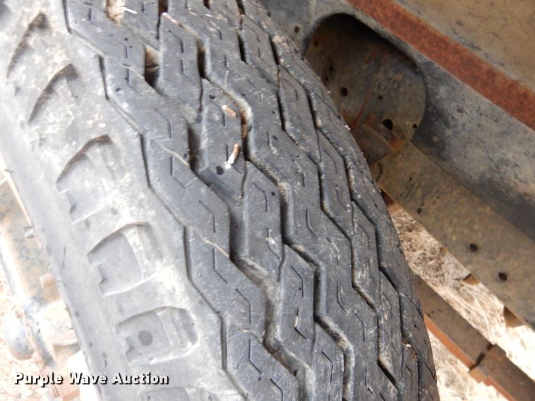 image for item KS9314 1982 International 1724  flatbed truck