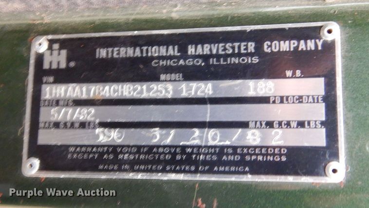 image for item KS9314 1982 International 1724  flatbed truck