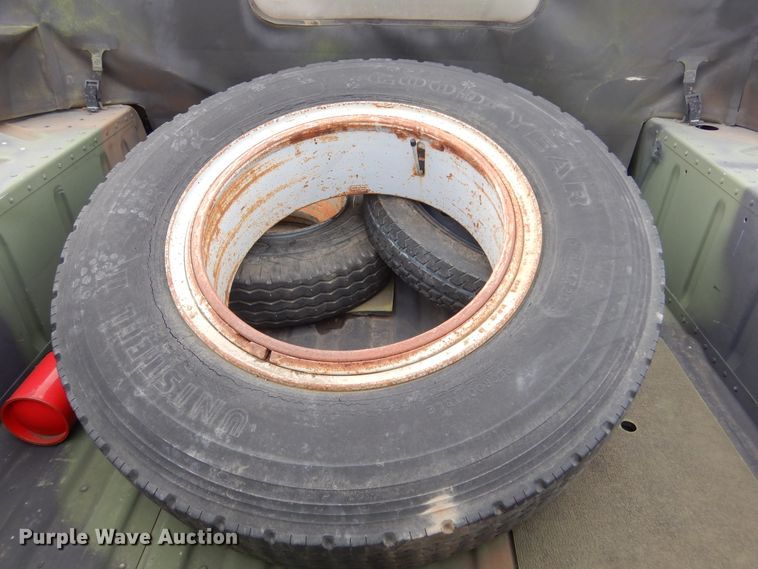 image for item KS9319 1994 Am General HMMWV  SUV