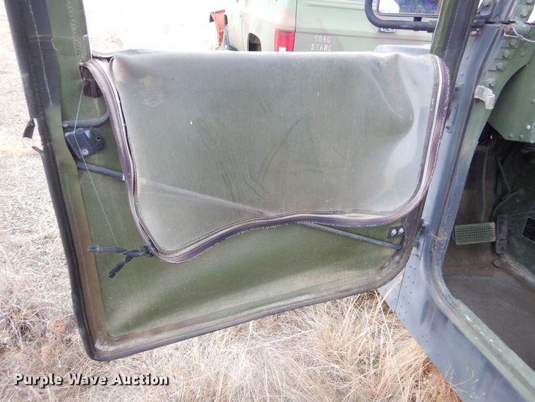image for item KS9319 1994 Am General HMMWV  SUV