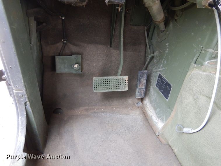 image for item KS9319 1994 Am General HMMWV  SUV