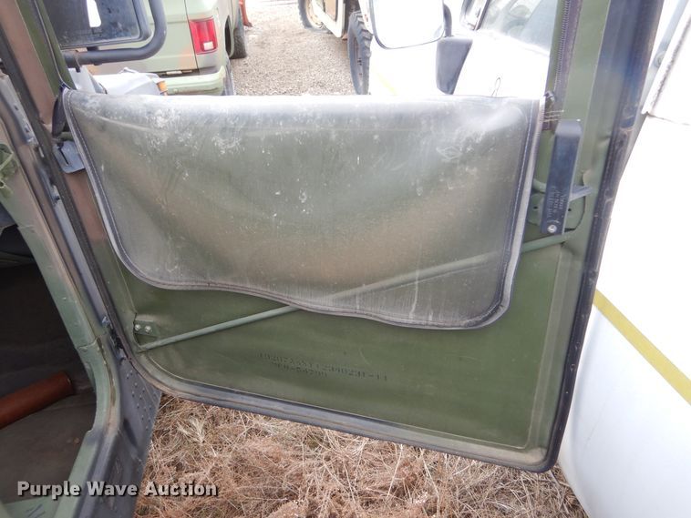 image for item KS9319 1994 Am General HMMWV  SUV