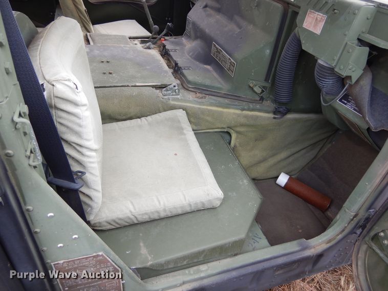 image for item KS9319 1994 Am General HMMWV  SUV