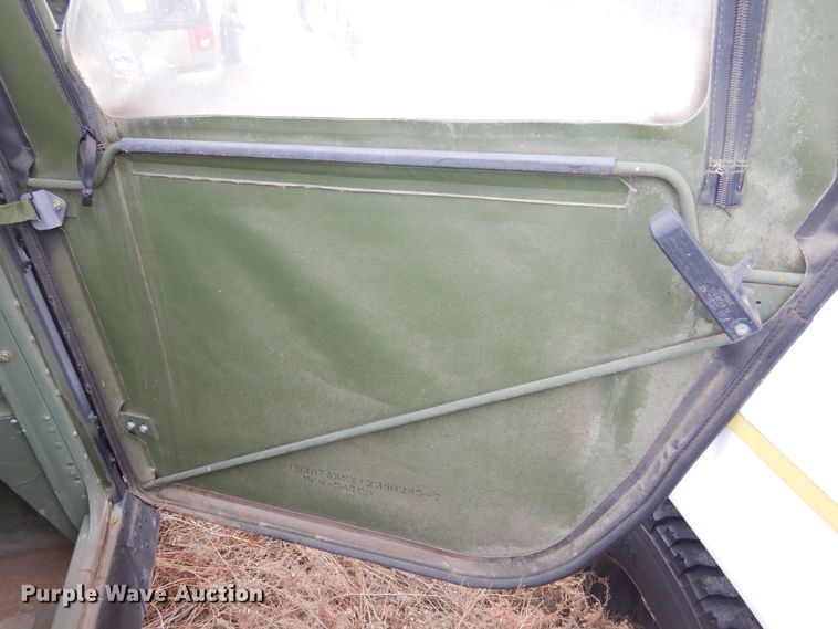 image for item KS9319 1994 Am General HMMWV  SUV