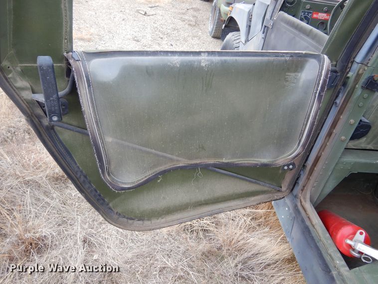 image for item KS9319 1994 Am General HMMWV  SUV