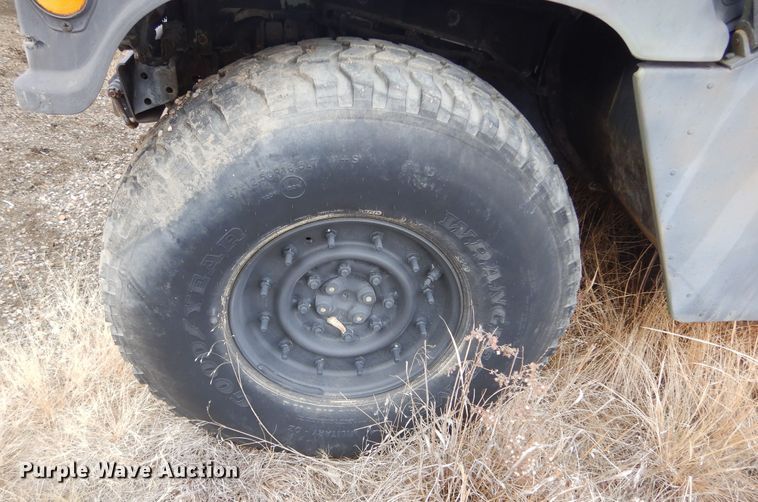 image for item KS9319 1994 Am General HMMWV  SUV