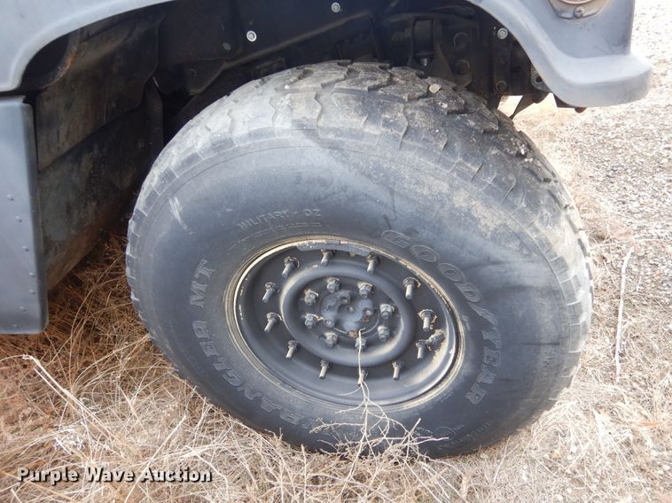 image for item KS9319 1994 Am General HMMWV  SUV