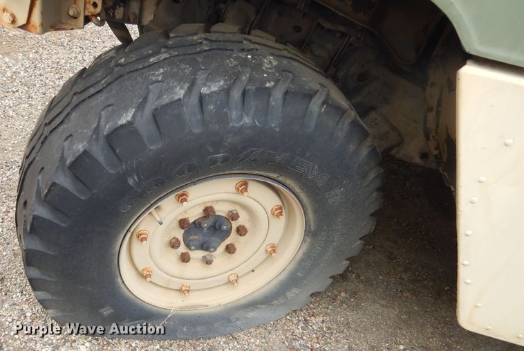 image for item KS9321 1987 Am General HMMWV  SUV