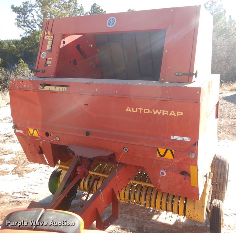 image for item KS9350 1999 New Holland 648  round baler
