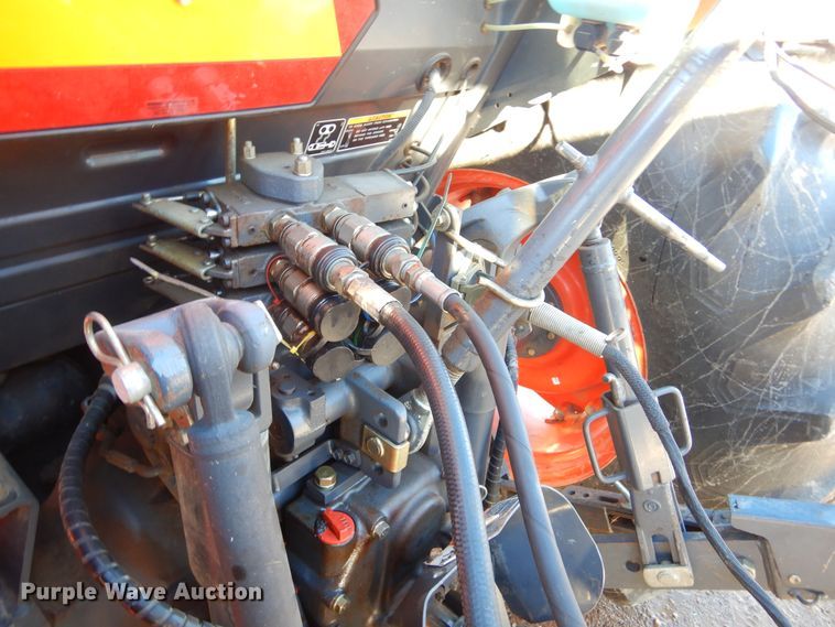 image for item KS9350 1999 New Holland 648  round baler