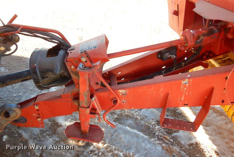 image for item KS9350 1999 New Holland 648  round baler