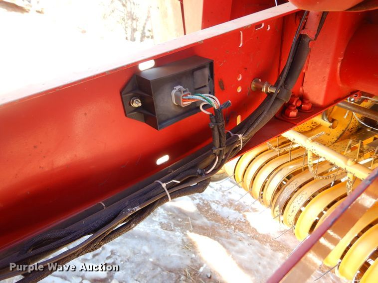 image for item KS9350 1999 New Holland 648  round baler