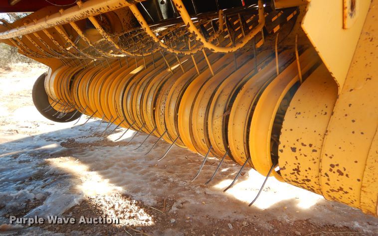 image for item KS9350 1999 New Holland 648  round baler