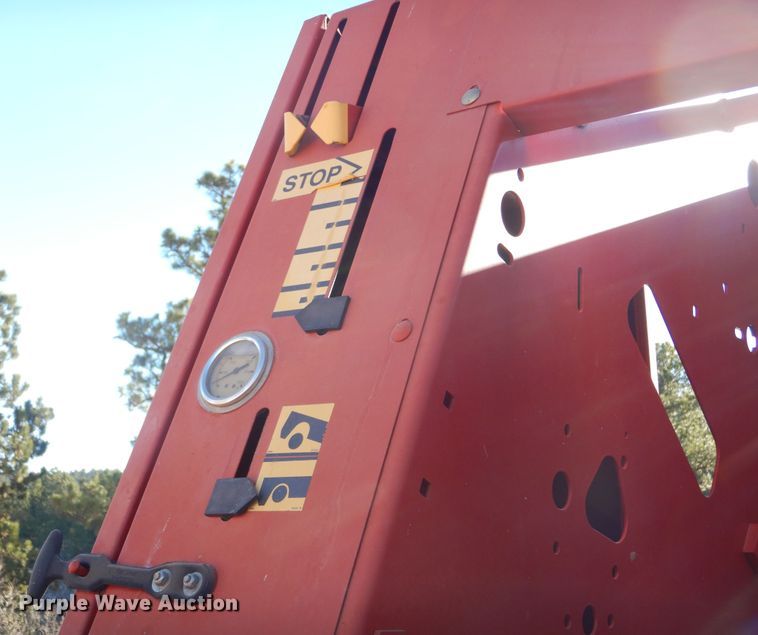 image for item KS9350 1999 New Holland 648  round baler